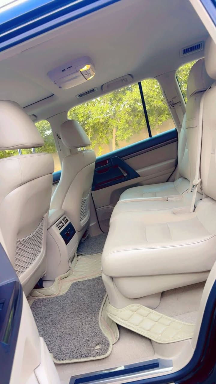 لاندكروز بريم موديل 2019 رقم بغداد بأسمي السيارة بيها صبغ  اثر شخط موجود بالصور بدون معجون ولا ضربة
السيارة جديدة 
السعر / 430$ 
الاتصال / ***********
