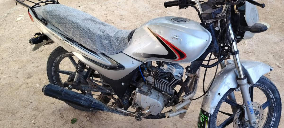 ماطور سايم للبيع موديل 2014 نضيف كما وضح بل صوره سعر 400 وبي مجال 
***********
