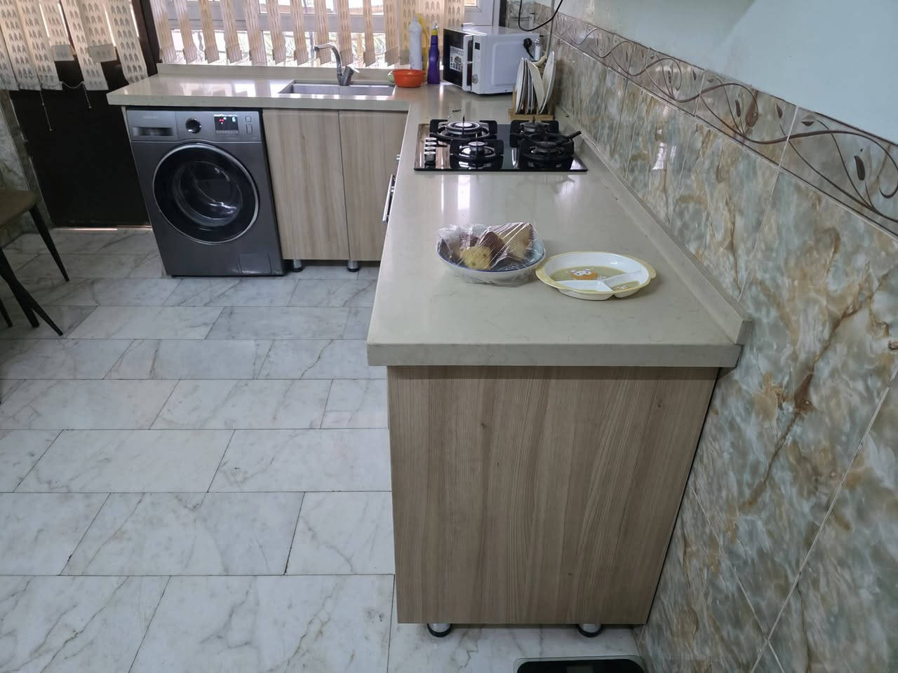 مطبخ تركي مودرن للبيع مستعمل نظيف جدا للبيع عدا الاجهزة الكهربائية
عمق ٩٠
كاونتر السنك ١٩٥
كاونتر الطباخ ٢٠٥
الملحق ٢٠٢
بسعر ٩٥٠ الف فقط ومستحيل تلكه مطبخ تركي بهيج سعر
السعر لايشمل الفتح والنقل
العنوان البلديات
***********
