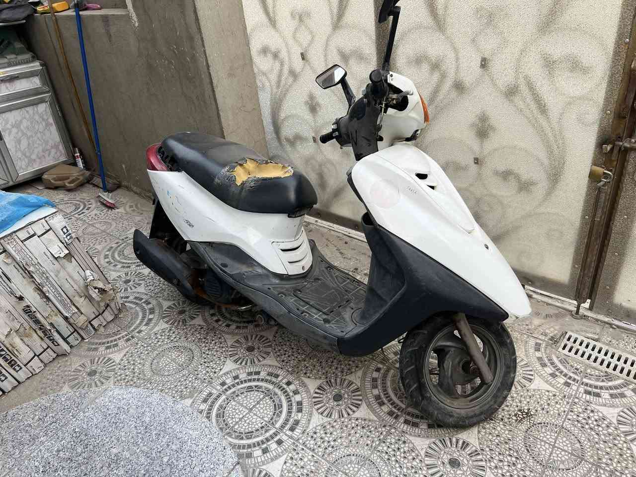 للبيع متروكه فتره ردت اشغلها تخربط على ايدي اشتريتها من الرنبه بس ماعرف شبيها ليش تخربط كلها شغاله هورن لايتات اشاير كله شغال على بلاد ٤٠٠ الف مكاني الدوره ***********
