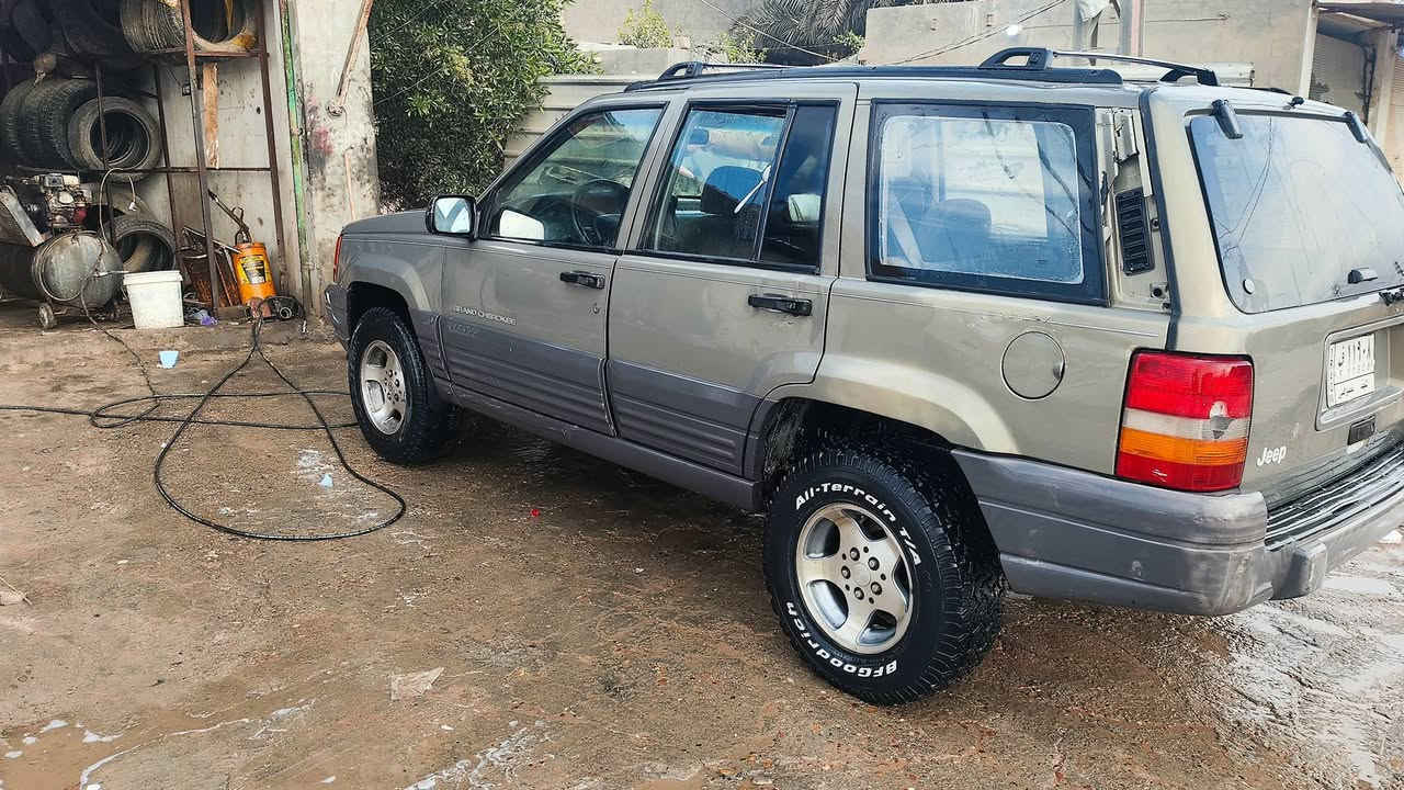 اسلام عليكم سياره للبيع جيب شيروكي موديل 98 السعر 40وبيه مجال بسيط ***********
