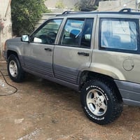 اسلام عليكم سياره للبيع جيب شيروكي موديل 98 السعر 40وبيه مجال بسيط 078...