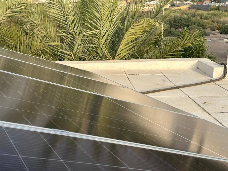تنصيب منظومة الطاقة الشمسية 

 28 امبير نهاري و 10 امبير ليلي لمدة 6 . 
المواد :
1- انفيرتر من نوع هورايزن inverter hybrid horizon  سعة 8 كيلو واط ساعة  ضمان 10سنوات.
2- بطاريا من نوع horizon  سعة 16 كيلو واط ليثيوم فوسفات الحديد بعدد دورات 12000 دورة بتفريع 80%  وسعة 314 امبير ساعة .ضمان 10 سنوات 
3- الواح لونجي اكس 10 قدرة 640 واط عدد 12 ( احدث اصدارات الالواح الموجودة في السوق ) 
4- الكهربائيات من ماركة اونسي 
5- منظومة ايرث خاصة بلمنظومة 
6- انجاز في نفس اليوم .
للاسفتسار :
0771 997 5410
 
العنوان :- واسط /الكوت /المشروع /شارع الحاسبات
