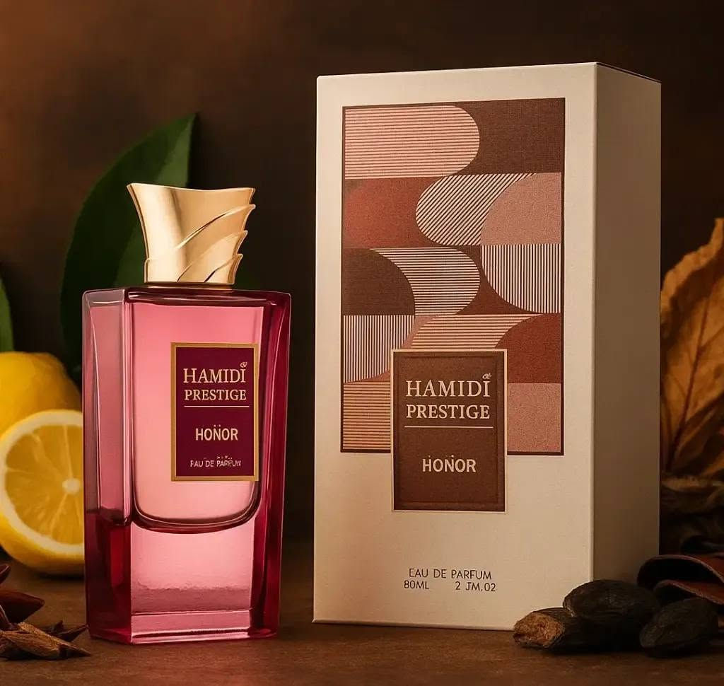 عطر Hamidi Prestige Honor Eau De Parfum،
#السعر25000دينار 
 وهو عطر شرقي خشبي وحمضي مميز يناسب الجنسين (Unisex)، وتم إطلاقه من قِبل دار العطور الإماراتية "حميدي" في عام 2023. 
يُعرف هذا العطر بكونه مستوحى أو محاكاة لرائحة العطر الشهير Armani Code من جيورجيو أرماني. 
الهرم العطري والمكونات:
المكونات العليا (الإفتتاحية): انتعاش حيوي من الليمون والبرغموت.
المكونات الوسطى (القلب): اليانسون النجمي، التوابل، وأخشاب الغاياك.
المكونات الأساسية (القاعدة): الجلود الفاخرة، فول التونكا، والتبغ. 
المواصفات الأساسية:
الحجم الشائع: 80 مل.
التركيز: أو دو بارفان (Eau De Parfum) لضمان ثبات عالي لفترة طويلة.
التصنيف: عطر دافئ وفخم يصلح للأجواء الباردة والمسائية.
توصيل لجميع محافظات العراق 🇮🇶 5000دينار 
للتواصل *********** 
الموقع بغداد
#اكسبلور #الشعب_الصيني_ماله_حل😂😂 #العراق
