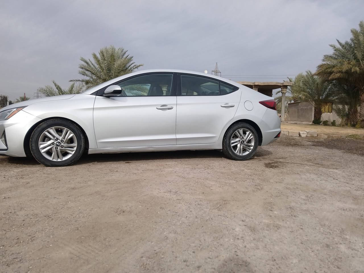 سلام عليكم سيارة الانترا امريكي موديل 2020 بدون حادث كير ومكينه مكفولات رقم بغداد انكليزي الجديد 
كامرة دوارة حساس جانبي توقف ذاتي تحيد مسار 
السعر 
***********
