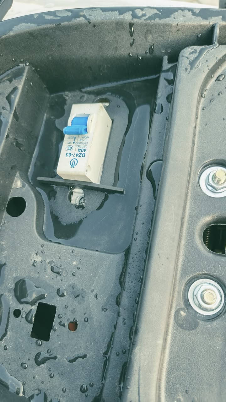 زبائنا الكرام. 
كما عودناكم ع كلشي جديد وقوي 
اليوم نعرضلكم دراجه شحن mtr من ماركت مؤيد طياره الحجم الكبير 
مواصفات الدراجه. 
1. عدد البطاريات 6 الحجم الكبير 
2. ملف كبير بحجم 3000 واط
3. لايتات لد +نشره لد ع طول المازده
4. دشبول الكتروني
5. حجم الويل 12
6.نظام بريكات دسك امامي خلفي 
7. نظام بك
8.الدراجه تحتوي ع جنطتين بحجم كبير 
9. الدراجه مزوده بجهاز mb3 بلادي 
10. الدراجه مزوده بنظام سيفتي حمايه بدورتها الكهربائيه ( جوزه حمايه) 
11. دراجه مقاومه للماء كما وموضح بالصور 
وكل هذا زبائنا الكرام الدراجه راح تكون بنفس سعر الوكاله بسعر (1400) ويتوفر لدينا نظام الاقساط لحاملي بطاقه الماستر كارت الرافدين 
العنوان_ديالى_شهربان_مدخل شارع قريه السلامه جهت الحي الصناعي _ معرض عثمان للدراجات الناريه والهوائيه 
للاستفسار اكثر: 
*********** عثمان 
*********** عبدالله
