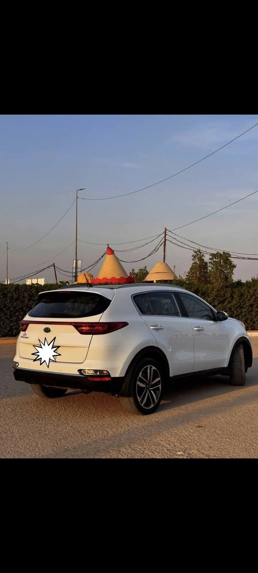 السلام عليكم سبورتج موديل ٢٠١٩ رقم بغداد الجديد سنوية ٣١بسمي مكفولة حساسات خلفيه وامامي شاشة كامرة دوارة مري شفط بيانو بلاك أسود كشنات وكاعية جلد سقف بنوراما تحكم استيرن مثبت سرعة ويل ١٩ مود درايف كامرة أمامية داش كام وبعد بيه مواصفات محرك كير استندر شركة سونار مع الصور ماشية ١٦٤ قابل للزيادة مكان الديوانية للاتصال ***********
