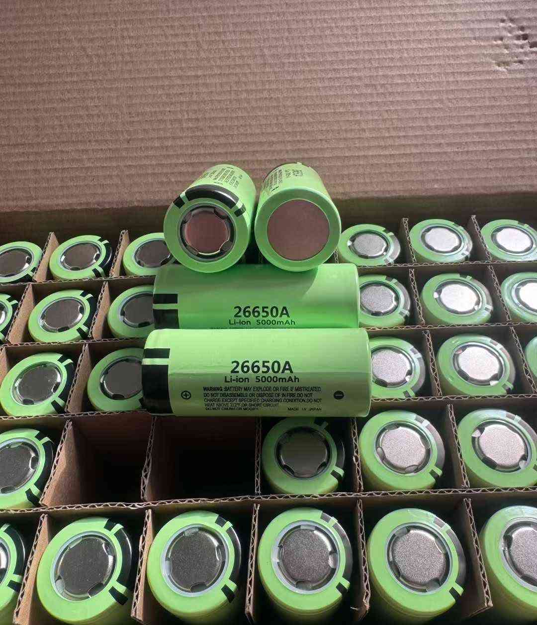 Lithium battery cell NCR26650A3.6V 5000mah Lithium-ion battery 5.0Ah Li-ion battery cell Grade A electric tricycle battery electric bike battery.
Model Number: NCR26650A 3.6V 5000mah battery
Nominal Voltage: 3.6V
Operating Voltage:2.5V-3.65V
Nominal Capacity: 5000mAh
Internal Resistance:≤18mΩ
Battery Weight≥98g
Application: Solar Garden Light,Home Appliances,Submarines,Golf Carts,Electric Bicycles,Electric Scooters,Electric vehicles,Electric wheelchairs,Electric Power Systems,Solar Street Light,Solar Energy Storage,Electric Forklifts,Uninterruptible Power Supplies,Electric three-wheeled four-wheeler,Electric forklift,sightseeing electric vehicle,Energy storage power supply,outdoor power supply and so on


**إذا كنت صاحب هذا الإعلان وتريد حذفه لأي سبب، رجاءا أرسل رسالة إلى الدعم الفني**