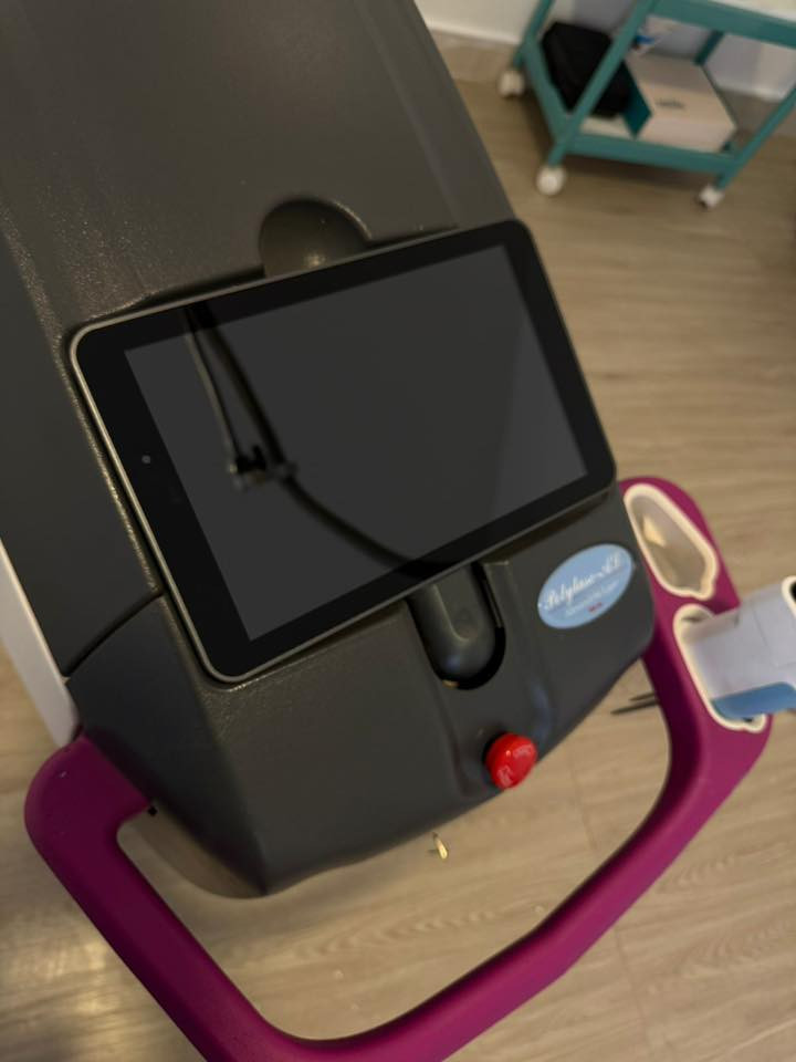 للبيع جهاز البولي ليزر الأمريكي الثلجي – ألكسندرايت 755nm من شركة Candela Medical

— جهاز البولي ليزر الأمريكي الثلجي (Alexandrite 755nm)اصلي

جهاز احترافي لإزالة الشعر بالليزر بنتائج سريعة وواضحة من أول جلسة، يعتمد تقنية الألكسندرايت القوية مع نظام تبريد ثلجي يمنح راحة للمراجعين ويقلل الألم.

🔹 إزالة شعر فعّالة وسريعة
🔹 مناسب لجميع انواع البشره والشعر يعمل على الشعر الناعم والسميك لا يسبب الم ولا يسبب حروق أمن جداً بفضل تقنية التبريد القوية
🔹 تبريد قوي يقلل الاحمرار والألم
🔹 سبوت كبير يختصر وقت الجلسة
🔹 أداء ثابت وعمر تشغيل طويل

🔹 عدد الضربات الكلي مليون ضربة — المستخدم فقط 300 ألف (يعني بحالة شبه جديدة

للاستفسار عن السعر وباقي تفاصيل 
***********
