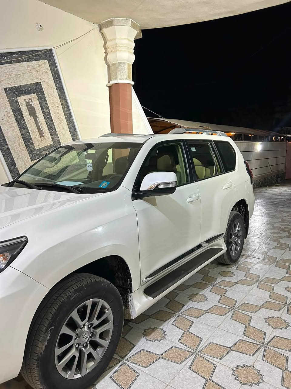 � للبيع | تويوتا برادو 2018 VX (أعلى فئة)
✨ المواصفات:
فئة VX (فل أوبشن)
محرك 4000 سي سي
7 ركاب
دبل تانكي
فتحة سقف
كشنات جلد مع تبريد وتدفئة
كشنات كهربائية أمامية
تشغيل عن بُعد
بصمة دخول
حساسات
لايت زينون
تبريد مركزي (3 قطع)
اسبير وكالة جديد غير مستخدم
📍 الممشى: 80 ألف كم حقيقي
📍 رقم بغداد مميز
السيارة كفاله من الفتح والصبغ والتبديل
💰 السعر: 40,000 دولار
✔️ يوجد مجال بسيط جداً بعد المعاينة.
📞 للتواصل: ***********
📍 الموقع: صلاح الدين دجيل .
