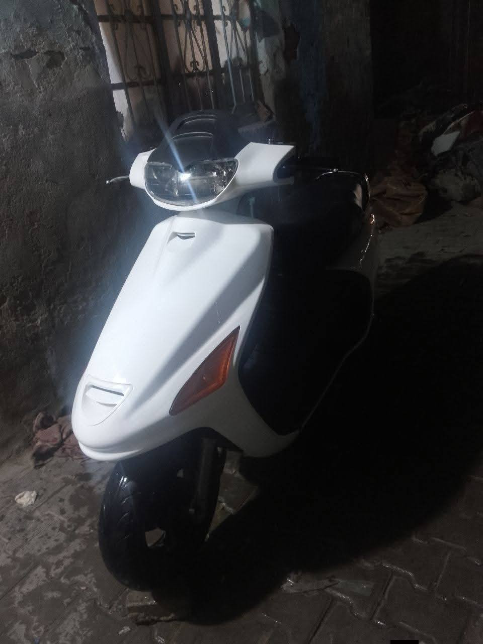 السلام عليكم
دراجه فراشة فحل للبيع 
محرك رمبه ما ممدودة عليها سبانه ابد 
كهربائيات كلها شغاله 
اشاير بكلايت لايت عداد عداد بانزين كلها شغاله 
دبل امامي دبل خلفي كلها شغاله 
تاير خلفي جديد 
كفرات جدد(البارحه شديتهن)
سوادات جدد (البارحه شديتهن)
دراجه محركها ما مفتوح ابد 
نكره سلف 
رقم شاصي بيها (مكاتبه)
لون ابيض السعر خاص تواصل خاص او 
واتساب (***********)
