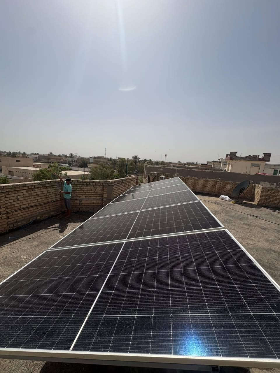 تحية طيبة ..  من مكتب الرؤيا الحرة للطاقة المتجددة
من الأرشيف بتأريخ 2025/5/16 :-
 تجهيز وتنفيذ منظومة طاقة  شمسية للأخ الأستاذ علي عبد الله زناد أبو أثير واسط العزيزية الجمعية الأولى 
بقدرة 12 امبير نهاري / 5 امبير ليلي 
تتكون المنظومة من
6 الواح لونجي Haimo x7 620w بضمان 5 سنة
أنفيرتر سوليار 4.2 كيلوا بضمان 3 سنة
بطارية ليثيوم فوسفات الحديد 
نوع  s voltt 24 voltt
200 AH 5.2 kw
اس ڤولت الرصينة والمعروفة بالأسواق بضمان 5 سنة
بورد حماية للدخول والخروج من الارتفاع والانخفاض والأوڤر كرنت السحب الزائد 
هيكل حديد جيد وبخبرة واداء هندسي 
مكتب الرؤيا الحرة للطاقة المتجددة إدارة أخوكم يوسف المالكي 
*********** 
***********
