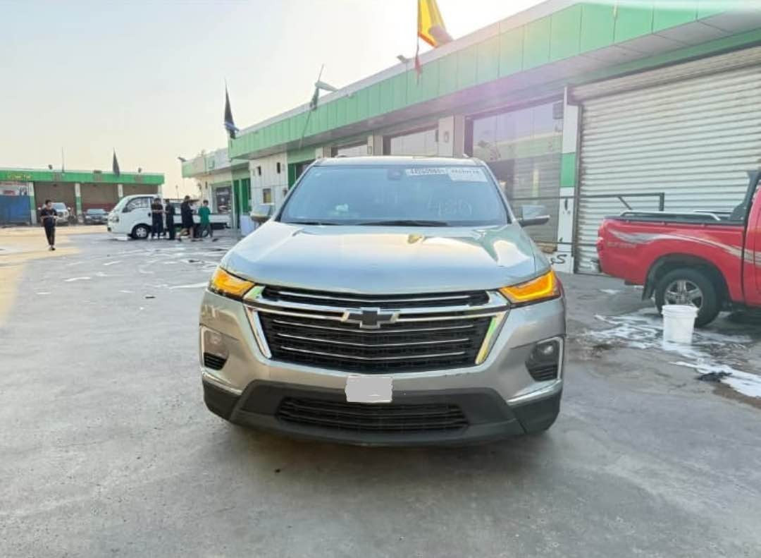 السلام عليكم دخول جديد
 مرقم بصره  
للبيع سياره ترافس LT موديل 2023 
الضرر تبديل جاملف مال تفصيخ نفس اللون فقط بدون صبغ
المواصفات 
 السياره شيفورلية ترافس 
 الموديل 2023 
 ماشية 20  بعدهي زيرو 
اوتو استوب اطفاء ذاتي 
 بصمات عدد 4 للابواب مع بصمة جنطة وبصمة تشغيل 
 وتشغيل عن بعد ورادار امامي مانع تصادم 
حساسات انحراف عند المسار 

 شاشة الدشبول كب قاصه 
شاحن لاسلكي ( واير ليس) 
كشنات مخمل + تدفئة بلكشن 
تدفئة بل كشنات 
تحكم فول كهرباء لكرسي السايق 
 السياره بنظام 3 قطع 
سايد بريك بصمة 
اشاير بالمرايا الجانبيه + نقطه عمياء 
تحكم استيرن جهتين بلوتوث وحاكيه وكروز سرعه وتحكم 
صوت نظام ABS مانع انزلاق + كشن منفصل هواي مواصفات بيهه السياره 7 راكب سياحي 
# السياره فور ويل منفصل 
السعر 315 وبيها مجال قليل جداً 
الاتصال *********** 
          *********** القرنة, البصرة
