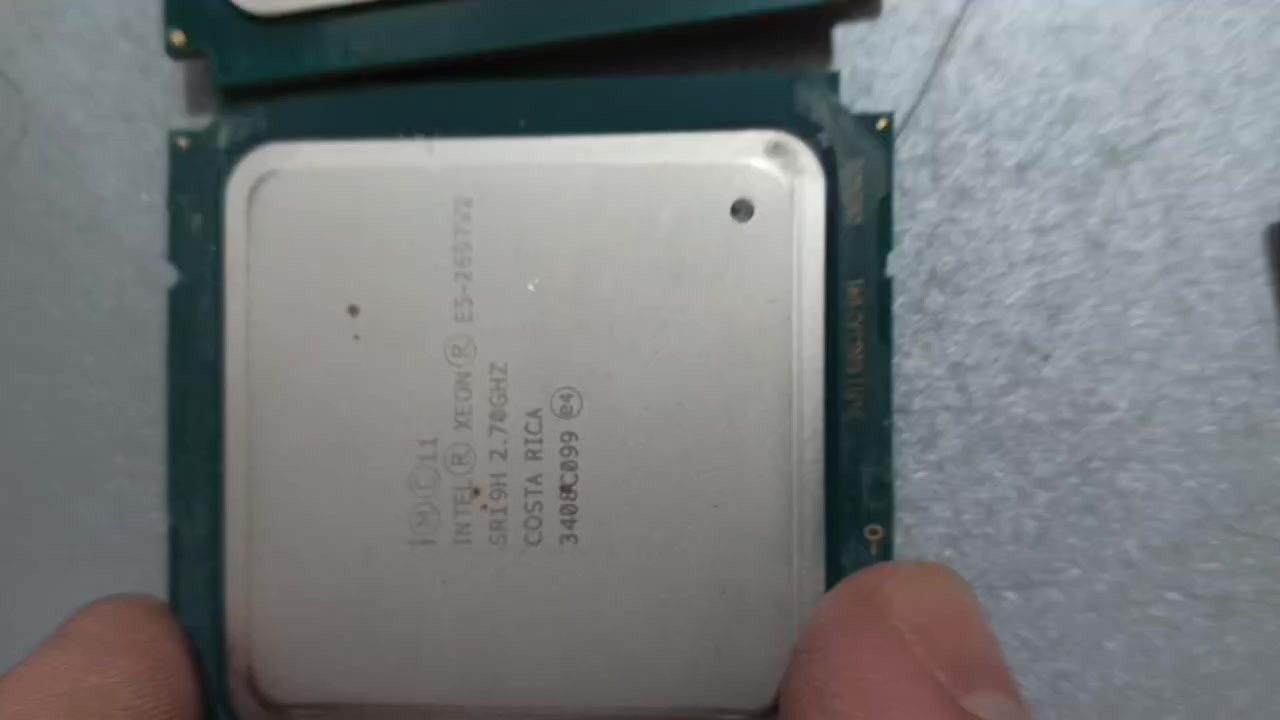 معالجات موديل قديم بس يبقى معالج يفيد الحاسبات المكتبية وغيرها شغالات كلهن خذيتهن من ولد صاحبي انطيك ضمان اسبوع استرجاعع
العدد 8 كلهن شلع ب 300 وبيهن مجال للطيبين
مكاني البصرة قضاء المدينة 
رقمي *********** واتساب
