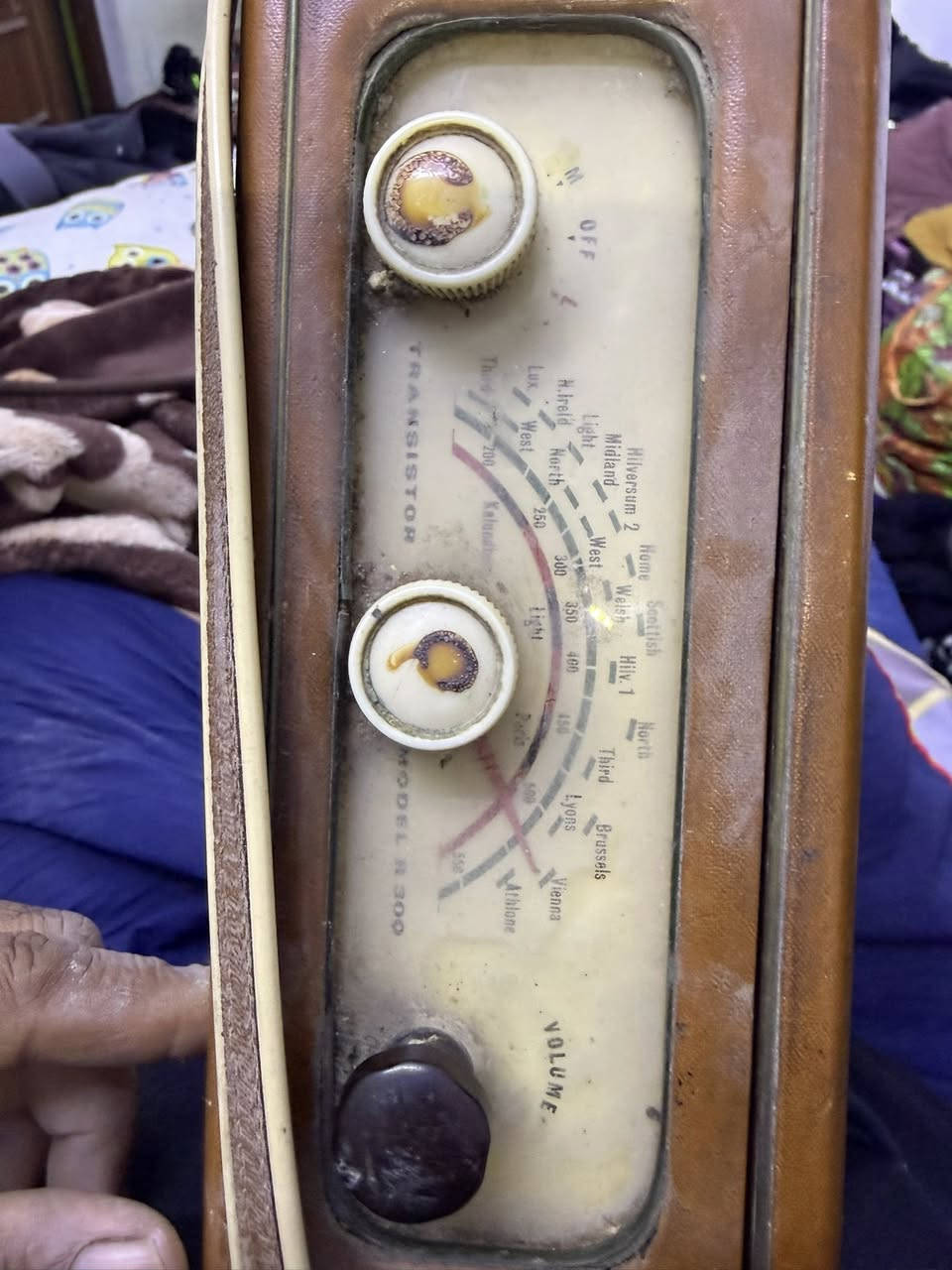 راديونوع روبرت انكليزي قديم صناعه الستينات للبيع الاتصال***********
