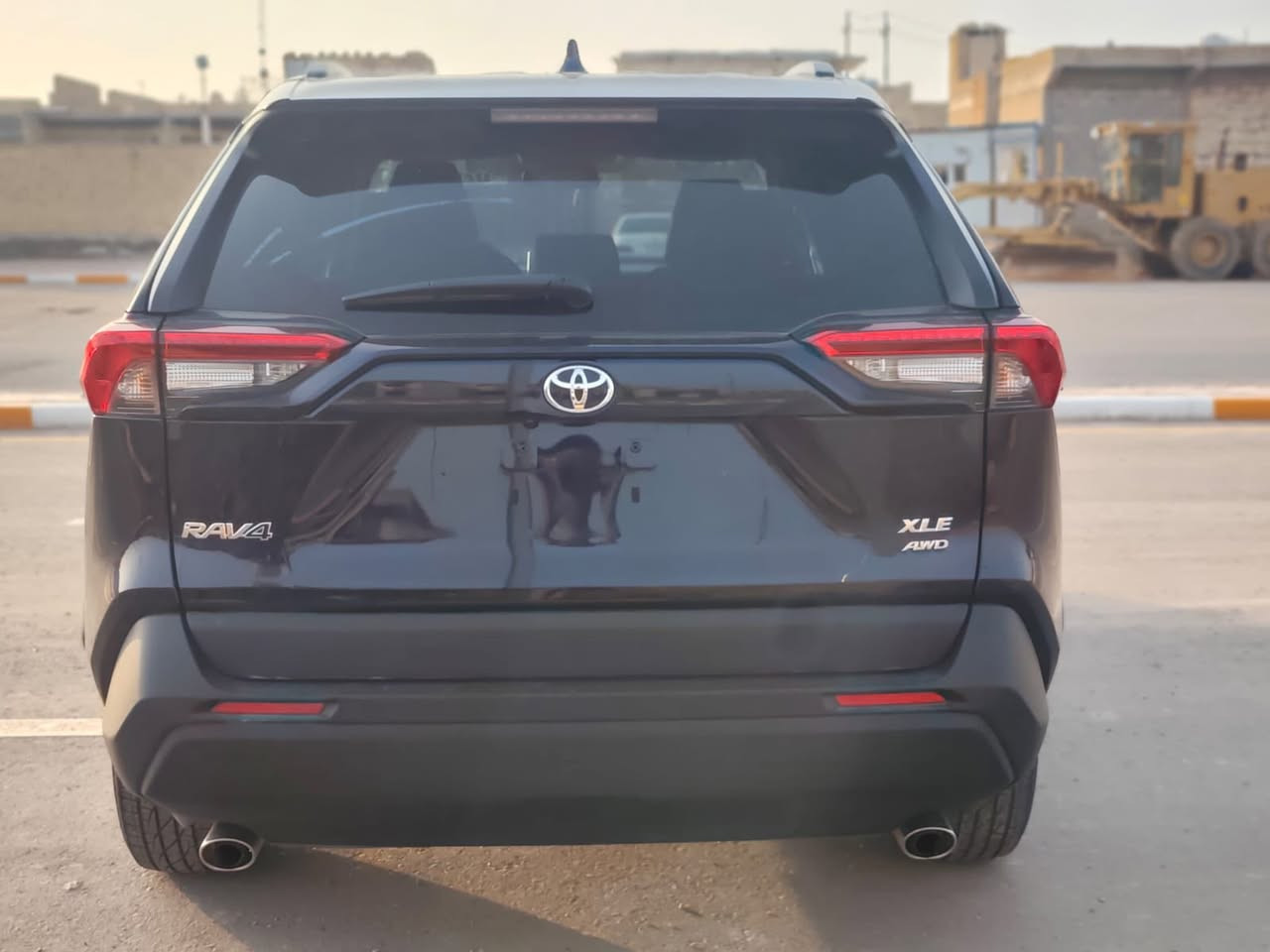 راف فور RAV4
بدون رقم

فئة XLE 
بانزين 
موديل 2023
ماشية 33 الف كيلو 
 AWDدفع رباعي  

بصمة 
دخول ذكي 
تحكم ستيرن 
كرسي كهرباء 
منظومة زينون بلادي
شاشة كبيرة 
كار بلي بلادي 
قطعتين تبريد 
5 وضعيات(ايكو-سبورت-نورمال- جبلي-ثلجي)
مانع انزلاق 
رادار تحديد مسار  
رادار جانبي 
رادار خلفي 
سايد بريك بصمة  
اشاير بلمري 
اوتو هولد 
ويل18
ايرباكات كلها سليمة 
حادث السياره امامي بدون شواصي 
السعر 210 $
***********
