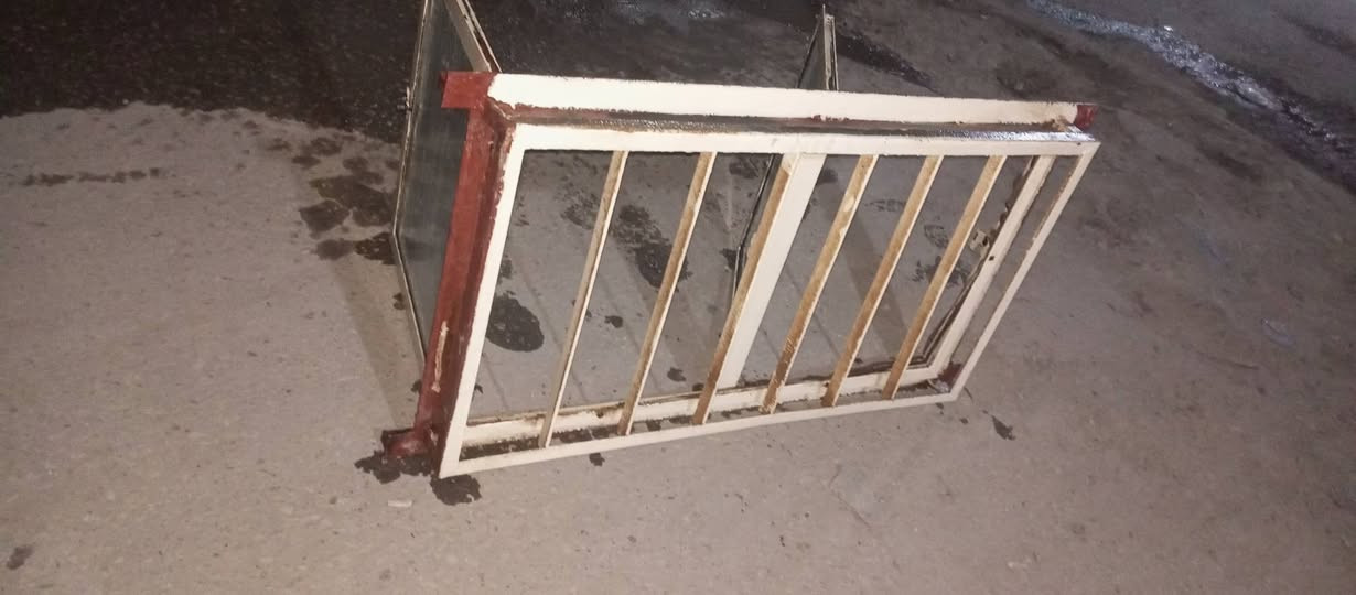 للبيع شباج بابين جامات ملاته موجودات حديد ثقيل كلش ماكني حله مركز المدينه خابر ودلل *********** عندي توصيل
