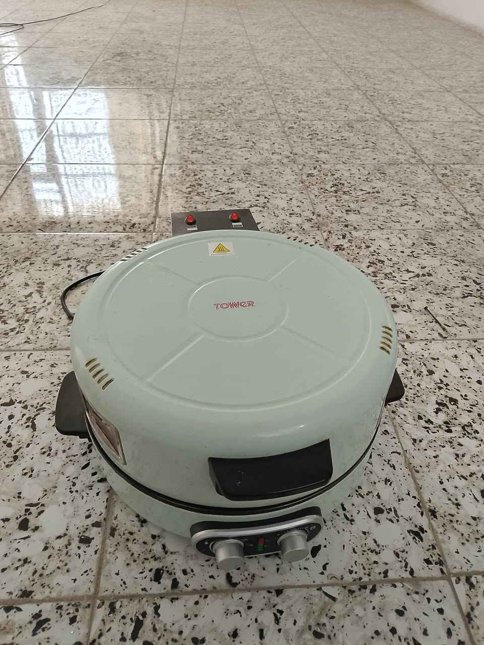 للبيع فرن كهربائي وغازي 
50 الف 
*********** واتساب
