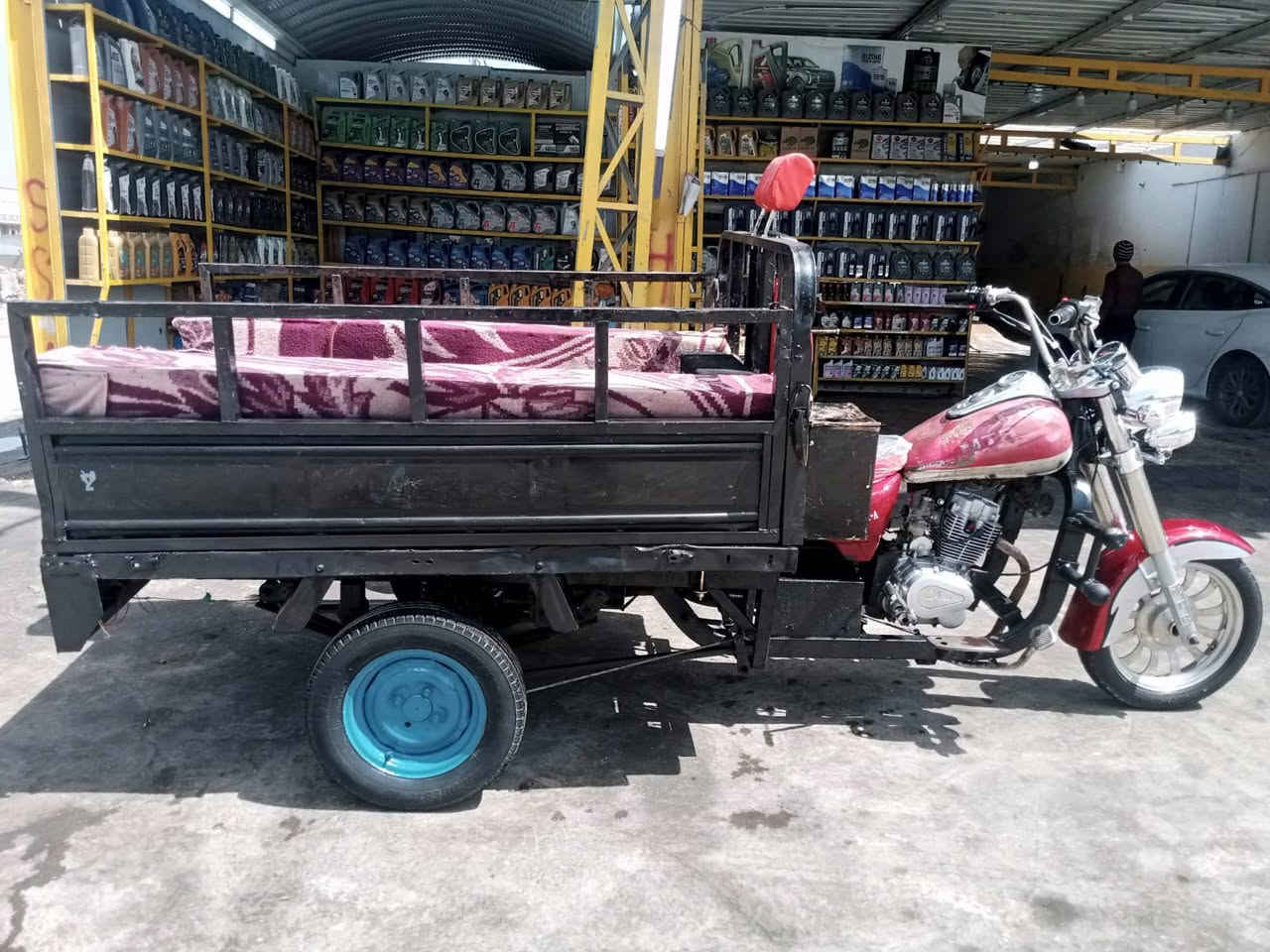 السلام عليكم ستوته للبيع موديل 2011 رقم اسود وسنويه مكان النجف حي النداء شارع قنبر تعمير 24 كله جديد
***********
