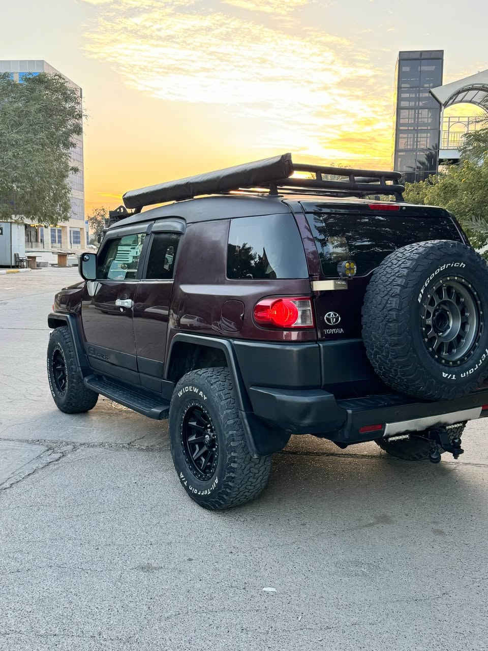 السلام عليكم تيوتا 2007 fg  للبيع فقط بدون مراوس
بسمي السياره رقم بغداد الجديد 
كير مكينه تبريد مكفول 

صدر امامي خلفي جديد 
باتري جديد تخم تاير جديد 
حساس خلفي بلادي 
كامره وشاشه 
السياره فور ويل 4x4
دمام خلفي بلادي 
السياره مجفيه ومصبوغه عام 
شاصي مكفول 
السعر 128  وبيهه مجال قليل 
مكان السياره بغداد الكرخ 
ماشيه 160 
رقم الهاتف 
*********** بغداد, العراق
