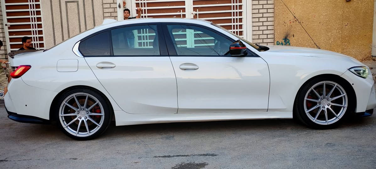 السلام عليكم . Bmw 2021 . 330i ماشيه 40 ميل محرك ٤ سلندر توين تيربو صاروخ ارضي  محرك كير مكفولات رقم بغداد مميز [توويل]
حادث . بنيد وجاملغ خلفي صبغ . تبديل باب خلفي نفس اللون بلادي تصليح بسيط باراس شاصي
المواصفات . فتحه . جلد. بصمه بوب بصمه تشغيل .هيتر كشن كشن الاماميات كهرباء ردارات حساسات قطعتين تبريد مري تنزل ببك الايت زنون عدسات متحركه بيه كلشي كلاشي السعر 210 قفل
***********
***********
ملاحظه . سياره محدثه m3 دعاميه بلاديه موجوده. بغداد, العراق
