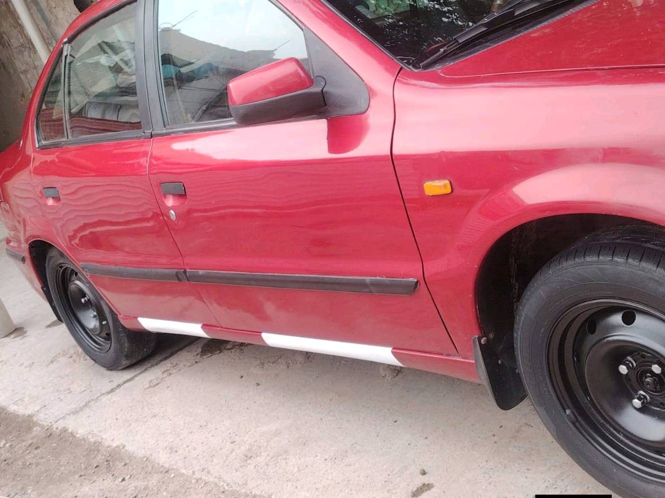 السلام عليكم
سمند ماروني 2012
رقم بغداد نكليزي 
كير ومكينه انضاف تخم تاير جديد ويل صدر جديد منظمة تريد جديدة ودشمه جلد اسود السيارة بيها باب الصدر وباب العبري جاملغ خلفي  مصبوغات السيارة جاهزه للخير السعر 46وبيها مجال قليل العنوان بغداد/المحمودية 
*********** واتساب مامتواجد فيس بوك
