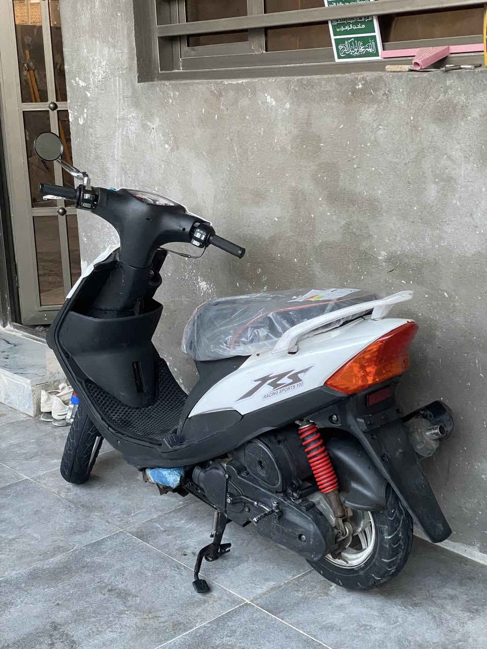 السلام عليكم ماكس عدله للبيع
الدراجه مزودة بوشه ٥٥ 

سلف هندر شغاله 

شلعه ومعدل 

بيها كلج امامي مزود 

للمراسله خاص او *********** 
السعر ٧٠٠ وبيها مجال قليل المو شراي لا يتعبني .
