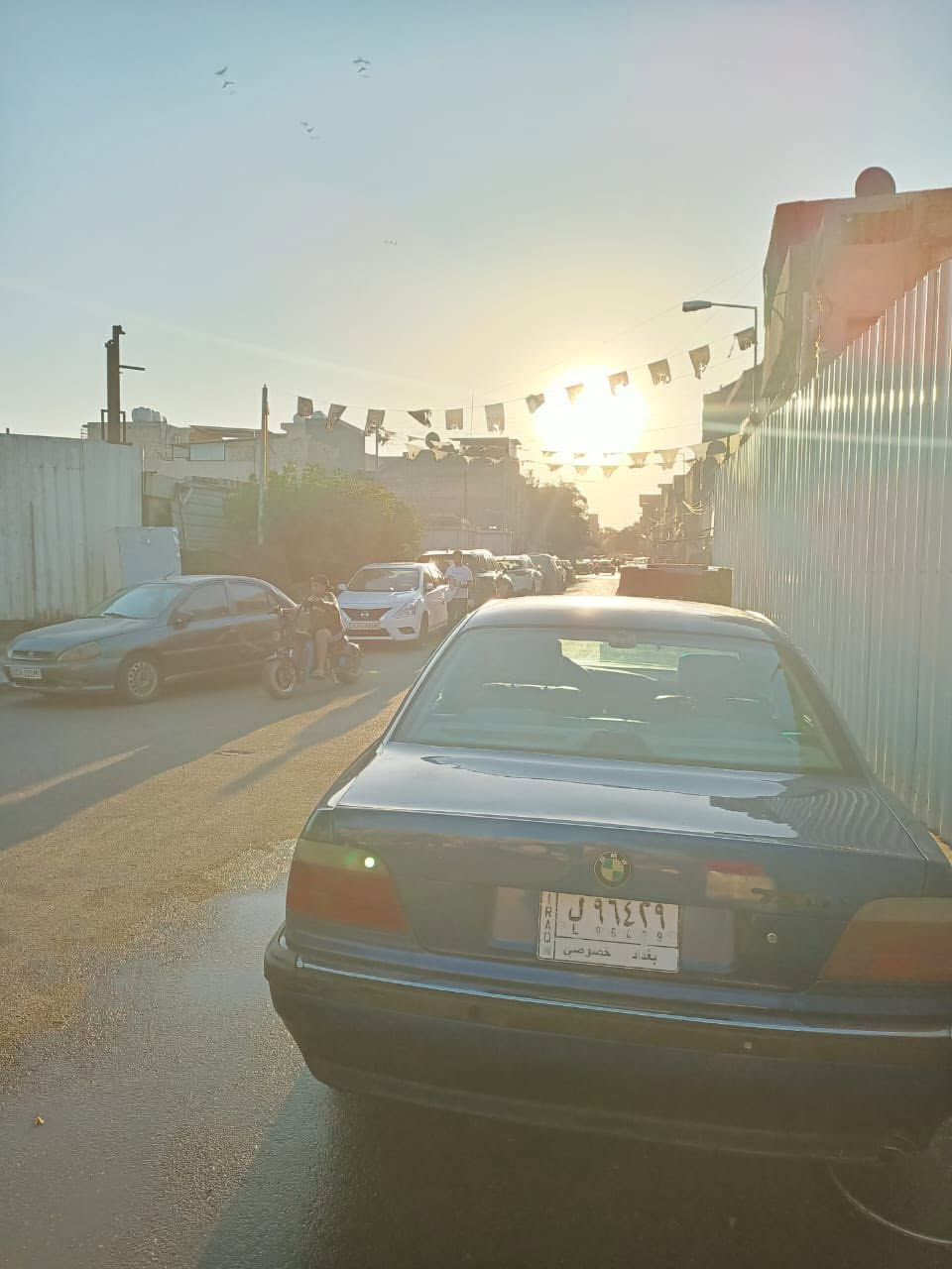 السلام عليكم 
بي ام 730 موديل 1995 كاسحه
السياره مثل ما موضح بالصورة نصبتها حلوه السياره كير مكينه حداديه خير من الله 
مصبوغه عام للجماليه بدون حادث 
تبريد شغال وبيها لواحض بصيطه نتفاهم عليهن اني والشراي
غرفتها جلد والصور كدامكم 
معروضه ب75 وبيها مجال للشراي شرط التحويل 
***********
