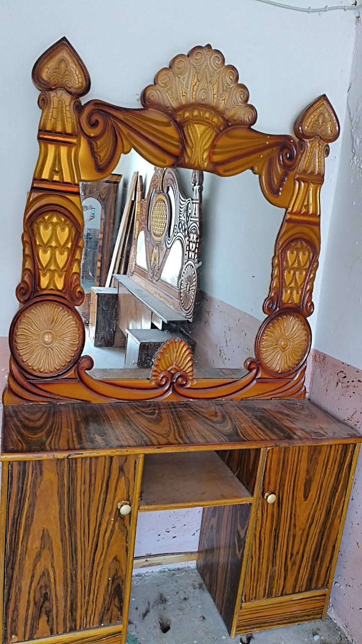 غرفت اخشاب للبيع قيم بل يحبه الله الشراي يتفضل هاذا رقمي ***********
