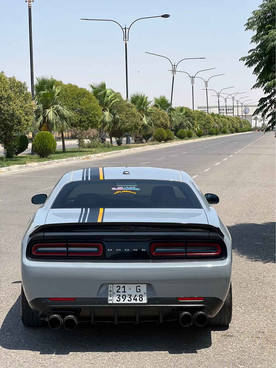 سلامو علیک 
Dodge challnger 2020 sxt
مواسەفاتی sxt 
ناو سۆرە 
شاشە گەورەیە شەخالە 
شوتەی سپۆرتی لەسەرە دەنگەکی زۆر خۆشی لەسەرە باڵی رێد ئای لەسەرە بۆنیتی رێد ئای 
سێ پارجەو نیویشی بۆیاخە
***********
***********
واتسئەپی لەسەرە أربيل, العراق
