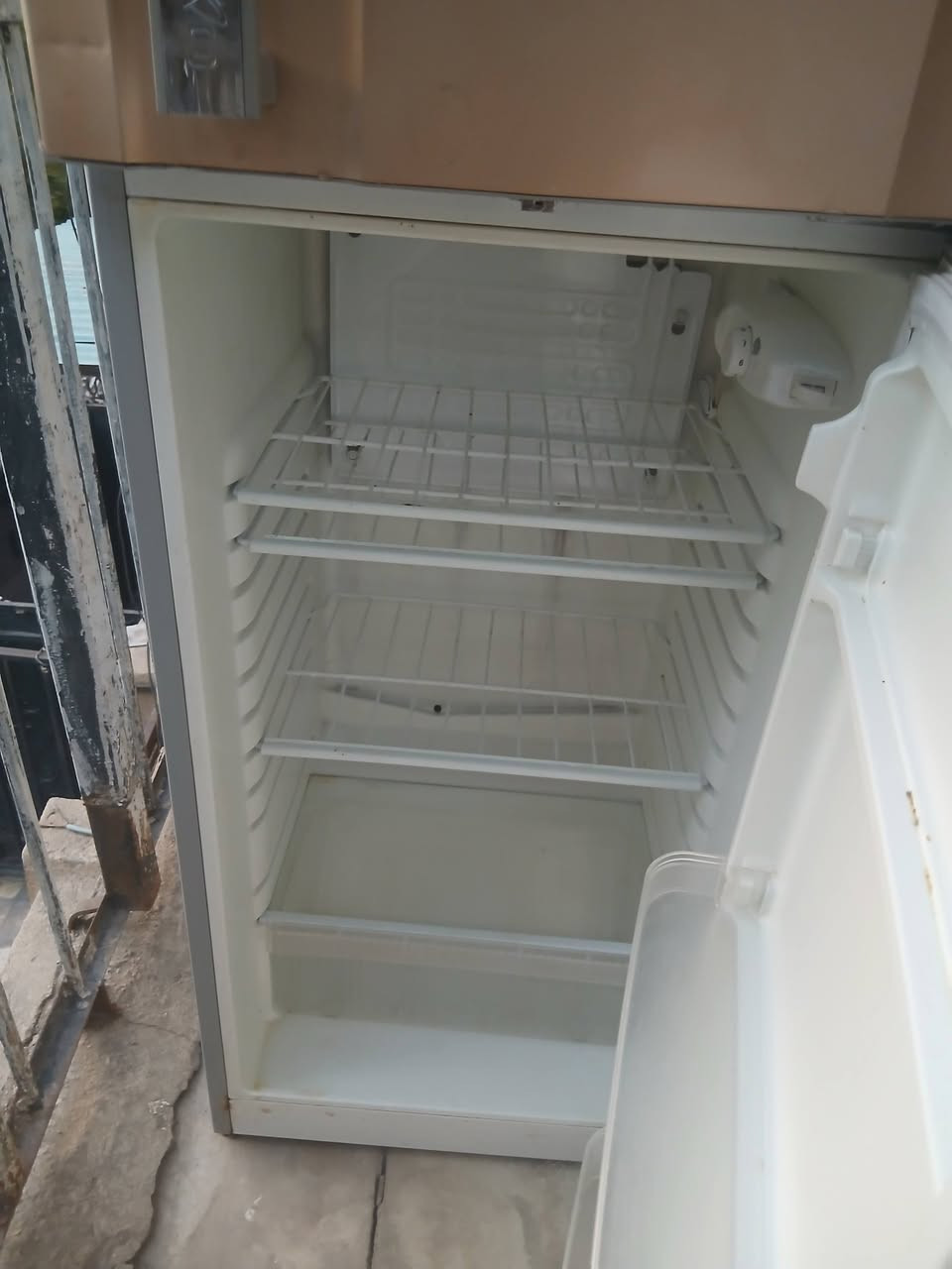 اغراض مستعمله للبيع مال بيت شغاله***********
