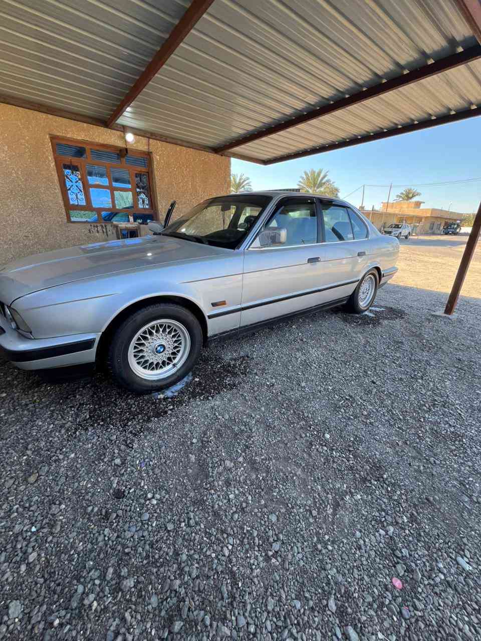 سلام عليكم
بي امً
موديل 1991 
سياره. جاهزه تخم تاير 
صدر كير محرك كله جديد 
تبريد نقص كمبريسر 
صبغ اثر جراد بدون ضرر 
العنوان بغداد 
رقم ‭0780 394 2651‬
