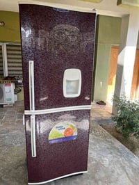 ثلاجات عدد ٢  ٢٠ قدم / ١٦ قدم للبيع نظافة ٩٠ ٪؜ اسعار مكتوبه داخل الصو...