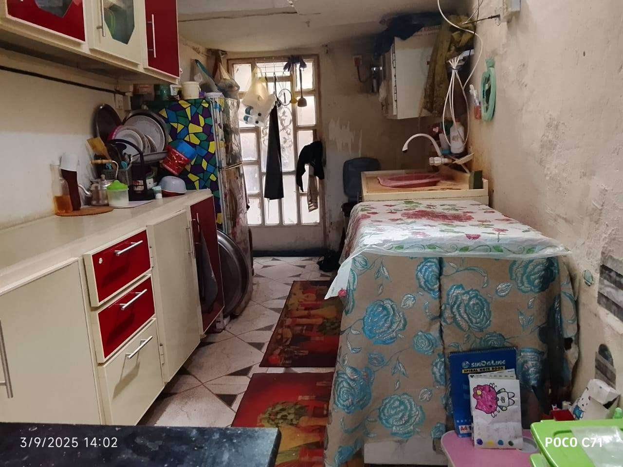 السلام عليكم..
الدار للبيع !
طابو صرف متوفر كامل الخدمات ماء كهرباء مدارس محلات تبليط بل باب العنوان حي العسكري ال3 ( شارع ثلاثين)  متوفر غرفتين وصاله ومطبخ ع صاله وصحيات داخليه وطارمه ومناور 2 

السعر 60وبي مجال 

١١٥ متر 

للاستفسار :- ***********
