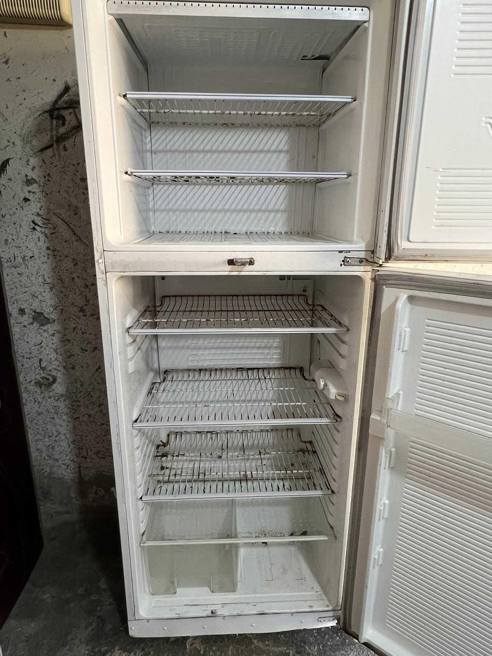 سلام عليكم ثلاجة گرافت الاصلي تجميد فوووول اكبر حجم بالثلاجات بدلتها ماطور على ايدي الاصلي الاصلي انطيك ضمان وياها هم السعر ١٧٥ وبيها مجال 

***********
