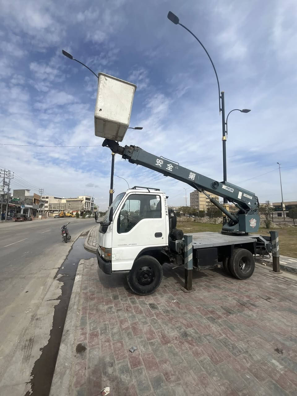 السلام عليكم باسكت ازوزه البيع 17متر مديل2000هيدوليك مكاني كربلا ***********
