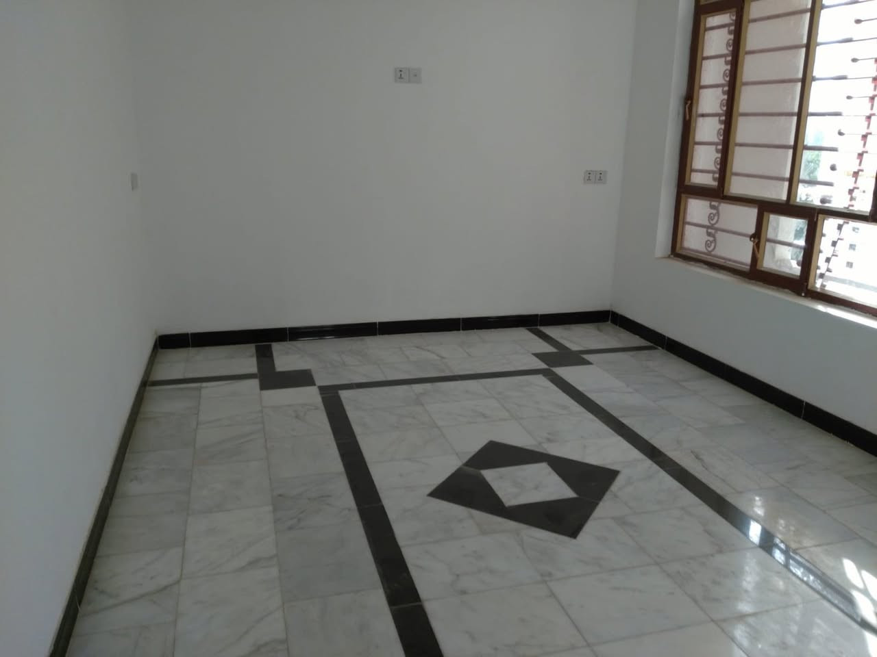 شقه للبيع طابق ٢ حي الجامعه قرب مدينة العاب جوي لاند  شارع الي مجاور جامع نجمة مساحة ١٢٠ متر واجهه ١٢ نزال ١٠ تحتوي على غرفتين نوم + استقبال + حمام داخلي وخارجي + مطبخ 
للاستفسار الاتصال على الرقم 
***********
