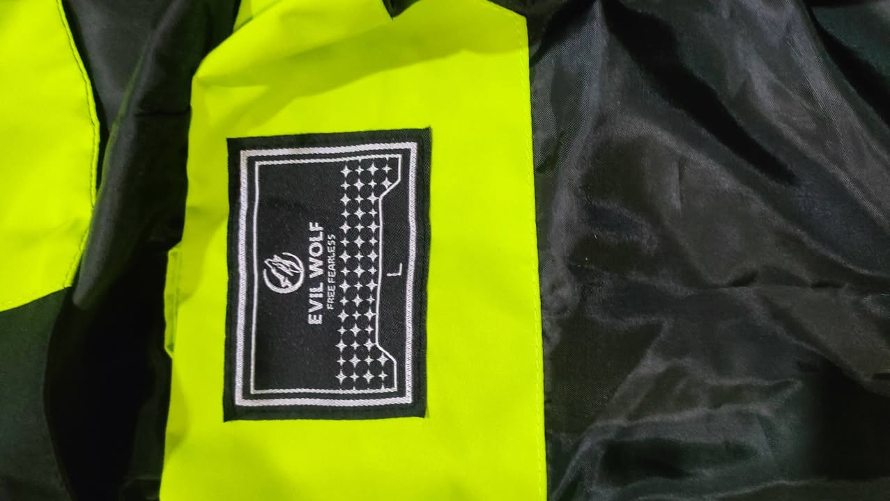 جاكيت مطري خفيف مال هاي كنك ماركة
مكينة سبنر 
طاقة شمسية ٦ الواح تشحن كلشي


**إذا كنت صاحب هذا الإعلان وتريد حذفه لأي سبب، رجاءا أرسل رسالة إلى الدعم الفني**