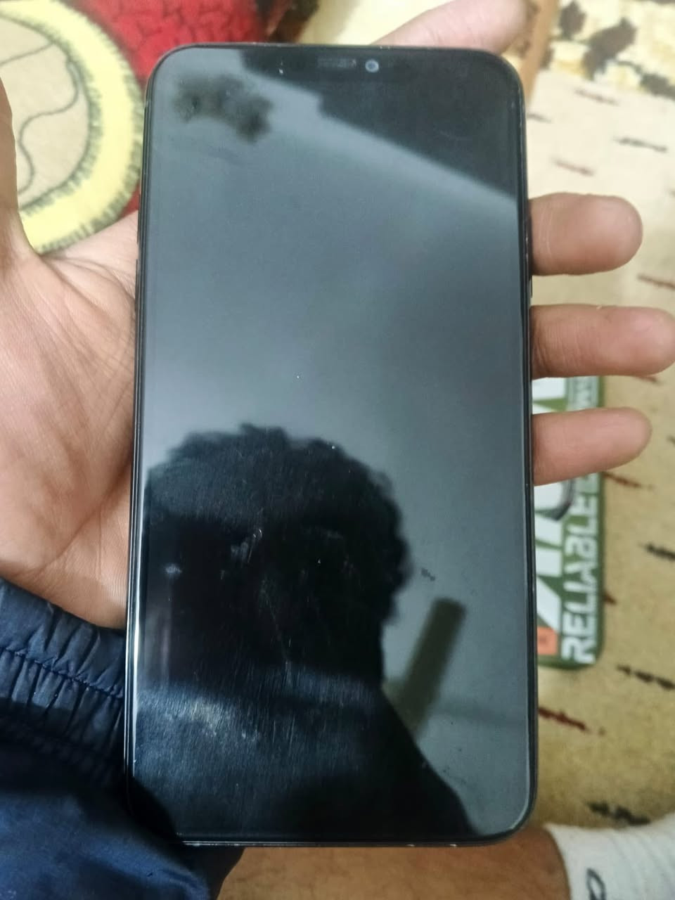 سلام عليكم 11برو ماكس البيع فيس ايدي شغال وتر سعر 300  بي مجال رقم الهاتف ***********
