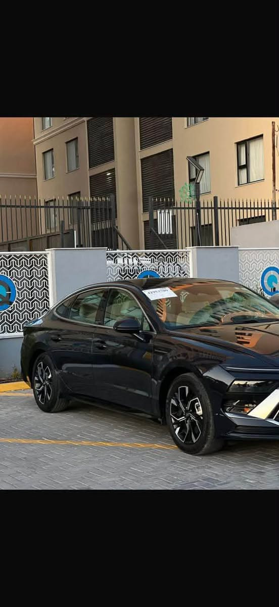 بيع او مراوس -
للتواصل عالرقم فقط اسفل المنشور 

سوناتا 2025  الشكل الجديد مرقمة اربيل هزه فحص وترقيم جديد تحويل بأسم المشتري  وارد امريكي

السيارة بدون صبغ بدون تبديل 

فقط بيها تعديل 

pdr  + بارد   

مواصفات SEL تجي فول عدا البنوراما

محرك 2500

دشبول الكتروني متصل مع شاشة كاملة

أنظمة قيادة متعدد 

رادارات امامي جانبي خلفي

قيادة آليه * تحديد مسار 

لايت زينون عالي ناصي 

LED نهاري - بك لايت لد 

مانع تصادم امامي خلفي

بصمة تشغيل + بصمة ابواب + تشغيل عن بعد

كشن كهربائي

تدفئة كشنات

اوتو هولد توقف ذاتي اثناء الازدحام 

تحكمات استيرن فول

سايد بريك بصمة

صندوك ذكي + بصمة

كيرها تعليك النظام الجديد 

كامرا خلفيه دوارة وشاشة نظام ابل كار بلي

وباقي المواصفات معروفه للسيارة

عنونه بغداد المعامل 

السعر    190وبيه مجال..  

***********
