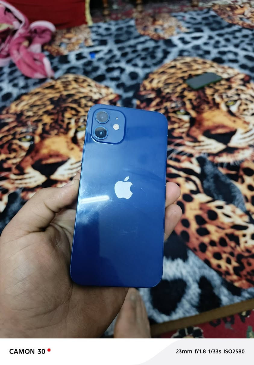 سلام عليكم 12 عادي مبدل شاشه وبطاري وثنينهن اصليات
السعر 200 المكان بغداد 
***********
