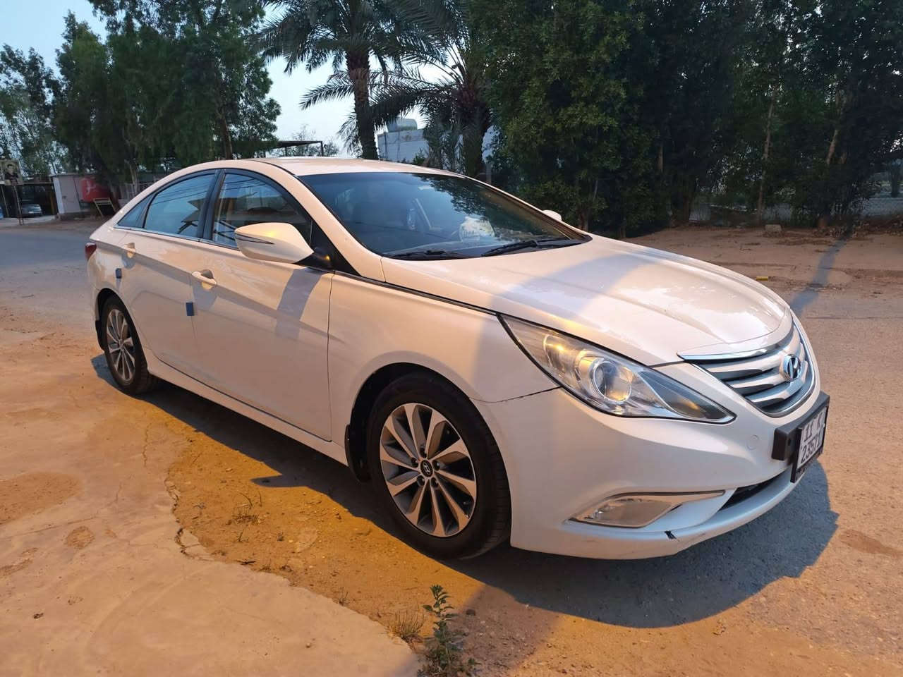 #لبييييع_أو_المراوس (هيونداي سوناتا 2014 - خليجي) 🚗✨السيارة بحالة ممتازة  يم قبق البانزين صبغ 
 المواصفات العامة:الموديل: 2014المواصفات: خليجي المحرك: 2400 دوش (المرغوب)الكير والمحرك: مكفولات وبشرط الفحص🌟
 المواصفات
 والكماليات:شفتات سرعة بالستيرن (تبديل شفتات)
تحكم ستيرن جهتين
 كاملشاشة وكاميرا دوارة 
حساسات خلفية
كشن كهربائي
تبريد قطعتين (ثلج ما شاء الله)
نظام ECO الاقتصادي لتقليل صرف الوقود
إشارات بالمرايا الجانبية + مرايا شفط (كهرباء)
أرضية مغلفة جلد بالكامل لحماية السيارة
كهربائيات السيارة كلها شغالة 100%🛠️
 الوضعية والمستهلكات:باتري جديد (مبدل حديثاً)
طقم تايرات جديد (مبدل قبل 3 أشهر فقط)📜
 الوضعية القانونية:تحويل السنوية ثاني يوم مباشرة
 (جstep جاهزة للتحويل)💵 السعر: 140 ورقة 
 وبيه مجال  المعاينة.📞 للتواصل والاستفسار (من المالك مباشرة): 
***********

