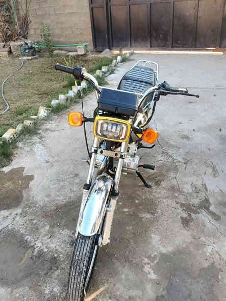 السلام عليكم ايراني سونك خمسه كير للبيع موديل 23 خير من الله معمره جديد الدراجه رايدهة 500 وبيه مجال حك 
الجه بس مكاني بغداد الدورة عرب اجبور رقمي ***********
