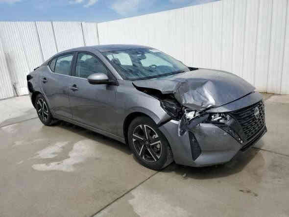 السلام عليكم
نيسان سينترا sv
موديل ٢٠٢٤ 
وارد امريكي بدون ايرباك 
حادثها جاملغ امامي عكس السائق وربع البنيد 
وبالخلف قبق صندوق 
ماشية ٣٩ الف
ويل حجم ٢٠ كشنات مخمل كامرا شاشه رادار
السياره رقم بغداد بأسمي موجوده بغداد السعر ١٥٥ للأتصال ***********
