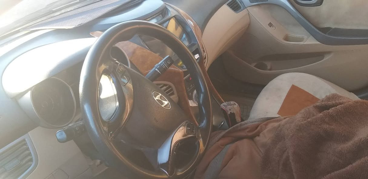 سلام عليكم 

هونداي الانتره2012 خليجي

السياره مكفوله من الكلبه او التچيه... بيها صبغ اثر تكشير  وبيها طخه بجملغ المامي  بجهت العبري بدون شاصي 
محرك 1800 وكير كفاله
حداديه جديده 85%
تبريد فول 
موصفاتها 
كامره خلفيه 
شاشة  تاب
تحكمات جهتين 
اشاير بالمري 
تخم ويل جديد 
تخم تاير جديد
السياره رقم اربيل  تريد وكاله تريد مداور ..ماعليها ولا غرامه  ولا الف دينار 

سعرها (88)

مكانها  الديوانيه قضاء المهناويه 
رقمي ***********
