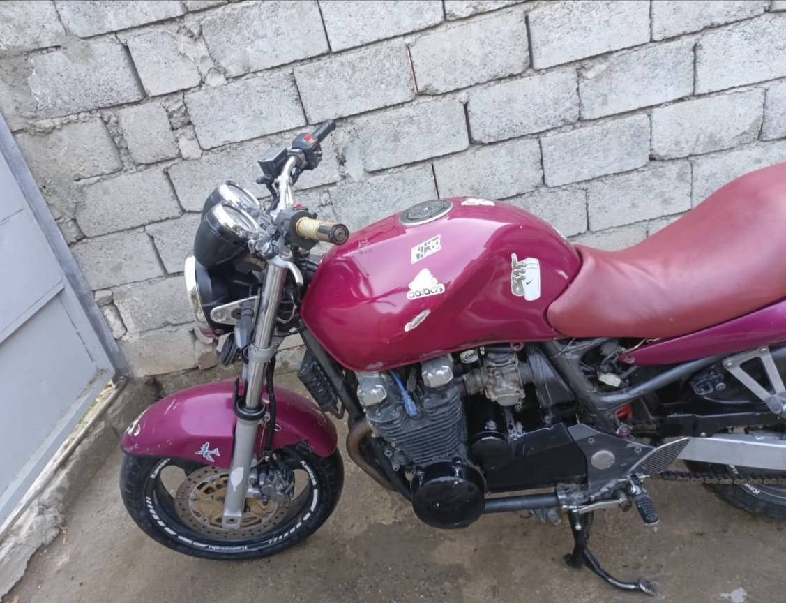 للبيع او معارض سيبي فور حجم 750 محرك ما مفتوح بس يطلع صوت من دوسلو بل مكينا  ماطور نكره سلف سعر 650 مكاني موصل جانب الأيمن ستفسار ***********
