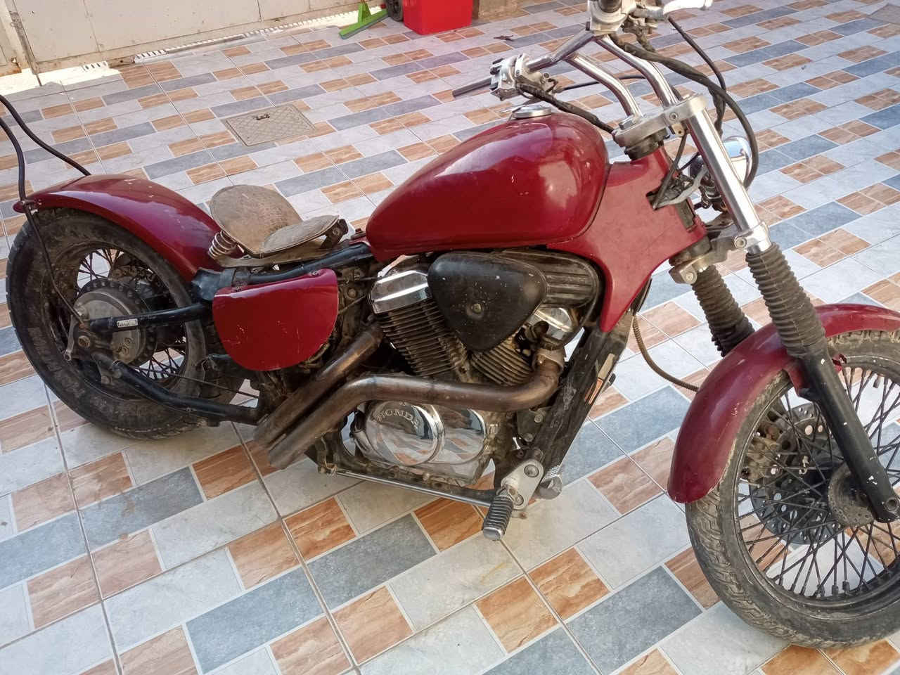 السلام عليكم 
هونده استد ببر مكينه 600 امزوده الدراجه نضيفه مابيه نقص 
اوراق اصولي كمرك مدفوع السعر 1250 اوبيه مجال مكاني حله جسر الثوره رقمي للاستفسار ***********
