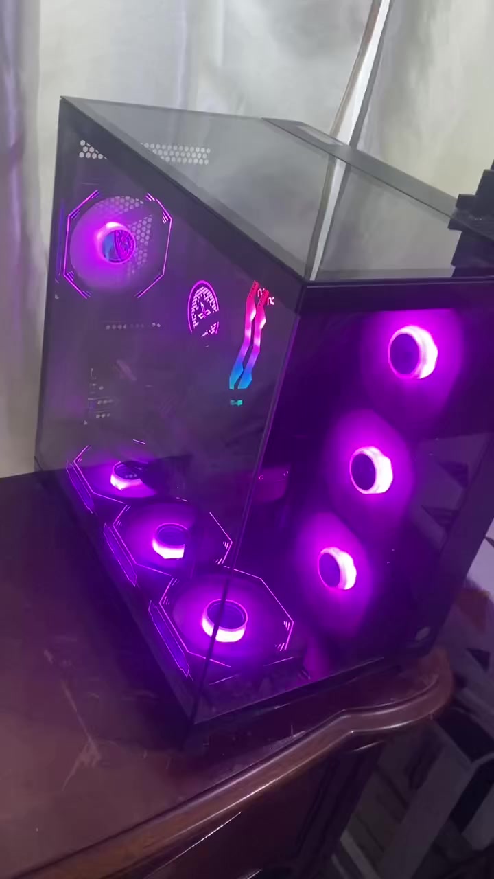 ⸻

🔴 للبيع حاسبة (PC Gaming) تجميعة قوية جداً + شاشة سامسونگ أوديسي G4 🔴

حاسبة ألعاب وتصميم حديثة، مناسبة للـ Gaming الثقيل، البث المباشر، المونتاج، وكل برامج الجرافيكس 🔥

🧠 المواصفات:
• المعالج: AMD Ryzen 7 7800X3D (وحش الألعاب 🎮)
• اللوحة الأم: ASUS TUF GAMING B650-PLUS
• كرت الشاشة: Gigabyte GeForce RTX 5070 WINDFORCE OC 12GB
• الرام: 32GB DDR5 (2×16) TEAMGROUP T-Force Delta RGB 6000MHz CL30
• الخزن: SSD M.2 NVMe LEXAR NM620 سعة 1TB بسرعة 3500MB/s
• مزود الطاقة: DarkFlash Aigo AT750 – 750W 80+ Bronze
• التبريد: Xigmatek Fenix 360 Liquid Cooler
• الكيس: RAPTOR JNP ALEX C712 – 6 مراوح ARGB
‏• UPS: Gaming GeTX GTXF-2000 (2000VA) لحماية الجهاز من انقطاع الكهرباء ⚡

🖥 الشاشة المرفقة:
‏• Samsung Odyssey G4
• نوع اللوحة: IPS
• دقة: 1080p
• سرعة استجابة: 1ms
• تردد: 240Hz (ممتازة للألعاب التنافسية 🔥)

✅ الحالة: نظيف جداً / استخدام ٥ اشهر فقط 
✅ الأداء: يشغل أحدث الألعاب على إعدادات عالية جداً وبفريمات ق

سبب البيع: محتاج سيولة حالياً ومستعجل على البيع
السعر ٢٥٠٠.٠٠٠
بيه مجال قليل 
حاسبة + شاشة + UPS
للتواصل ***********
