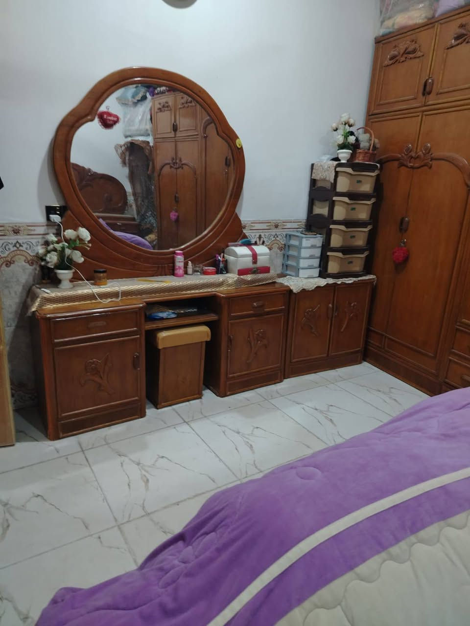 سلام عليكم غرفه نجاره تزكام نضافه 90/100 بيع مال واحد محتاج سعرها 750 بيه مجال بسيط عنوان بابل طهمازية استفسار على هذه الرقم ***********/////***********
