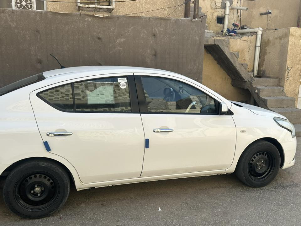 السلام عليكم 
نيسان صني 2021 
بليته زركه ماشيه 92
مكفوله السياره ماعدا اربع اصابع بارد 
سنويه ساقطة قبل ثلاثة أشهر 
الاتصال عل رقم ***********
